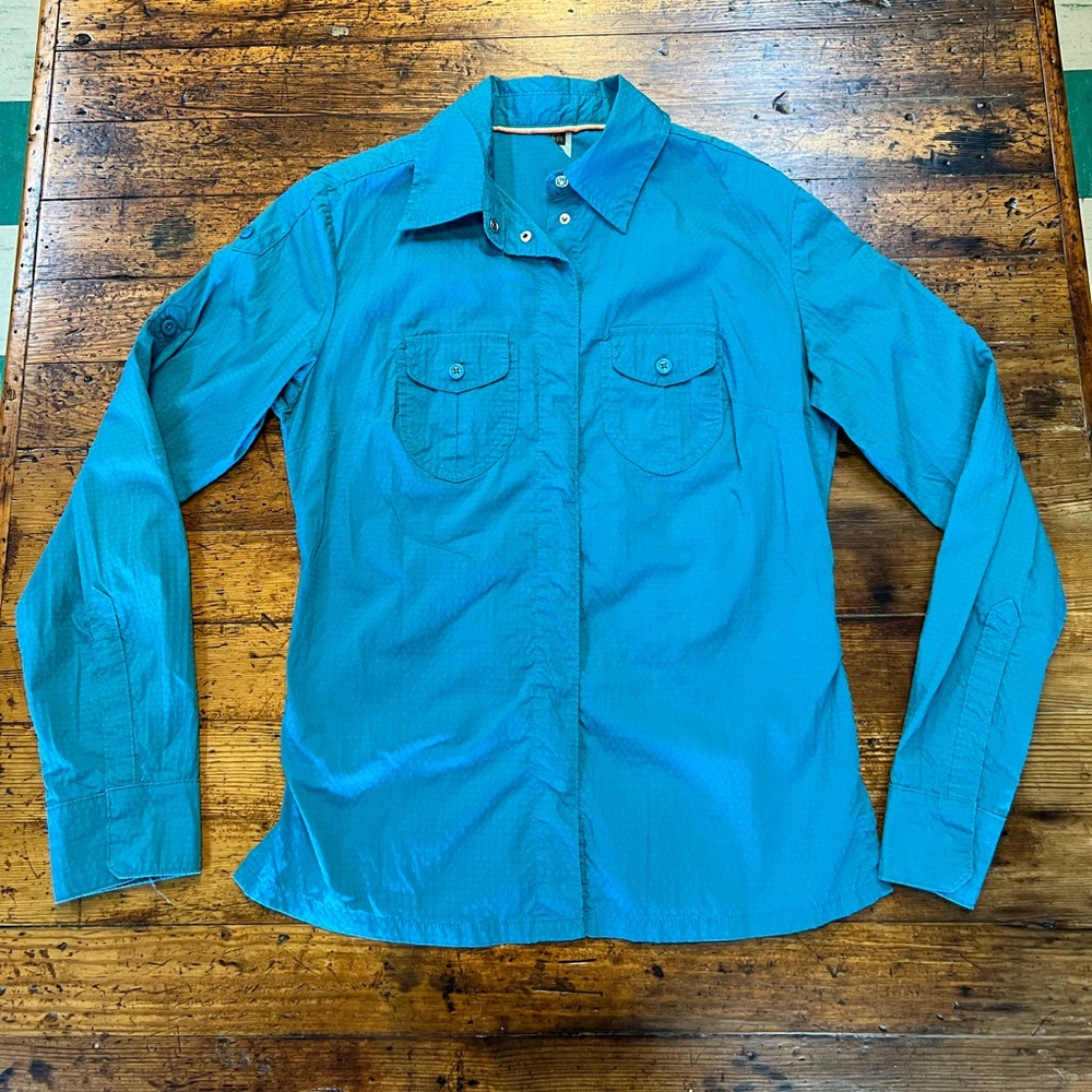 REI Womens Athletic Lightweight Button Up. Size Small